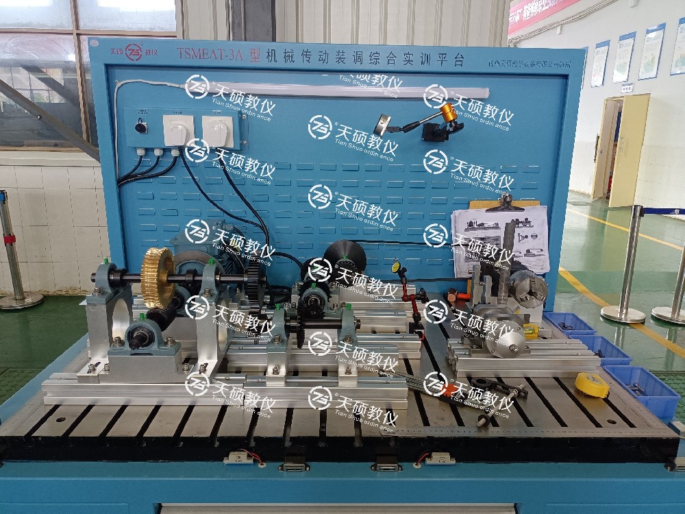 熱烈祝賀“2024年“匠心杯”裝備維修職業(yè)技能大賽空軍修理工廠預(yù)選賽裝配鉗工項目實操競賽”完滿完成，此競賽設(shè)備由本司研發(fā)制作，并提供培訓(xùn)支持。